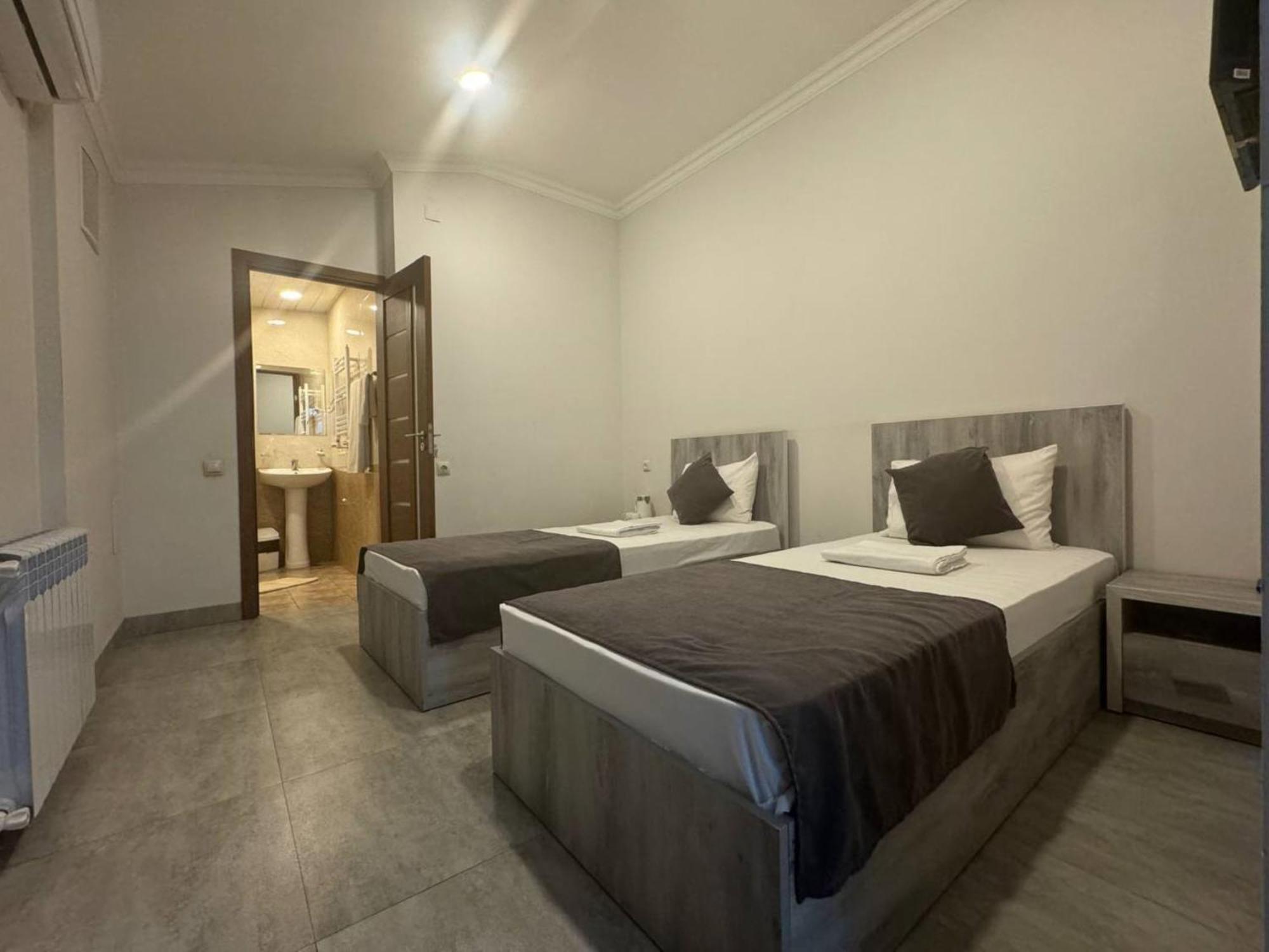 Hotel Menua Yerevan Luaran gambar